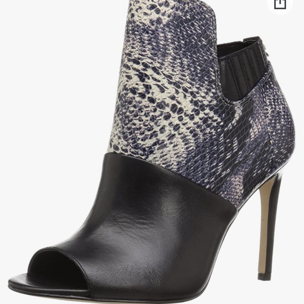 Calvin Klein Sarine Dress Pump boots 💙🖤